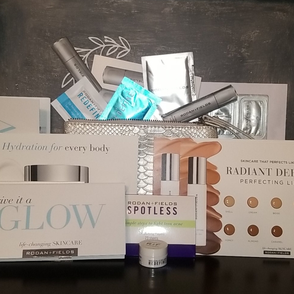 Rodan + Fields Other - Rodan+fields Samples + cute wristlet